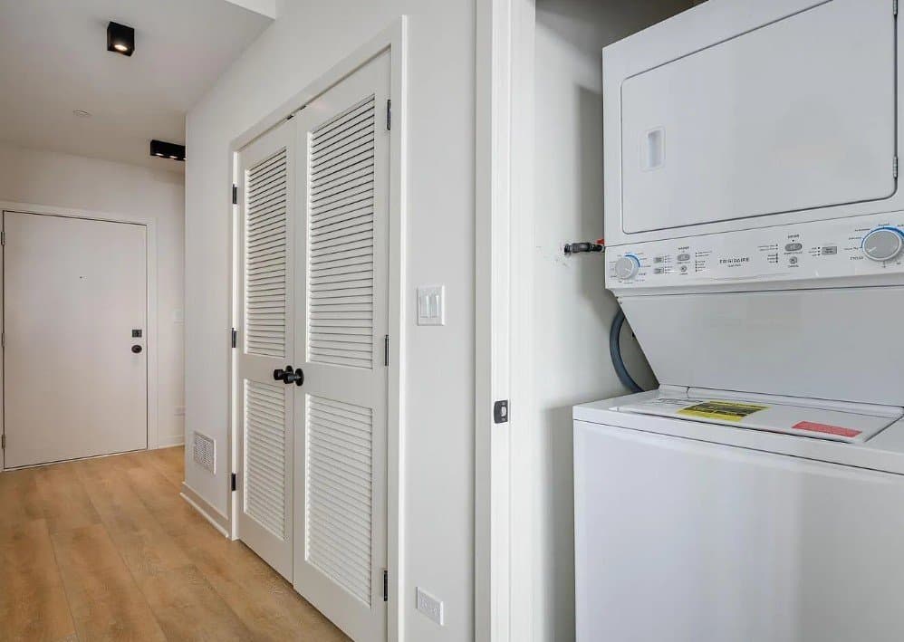 Chicago Apartment: 6340 W Belmont