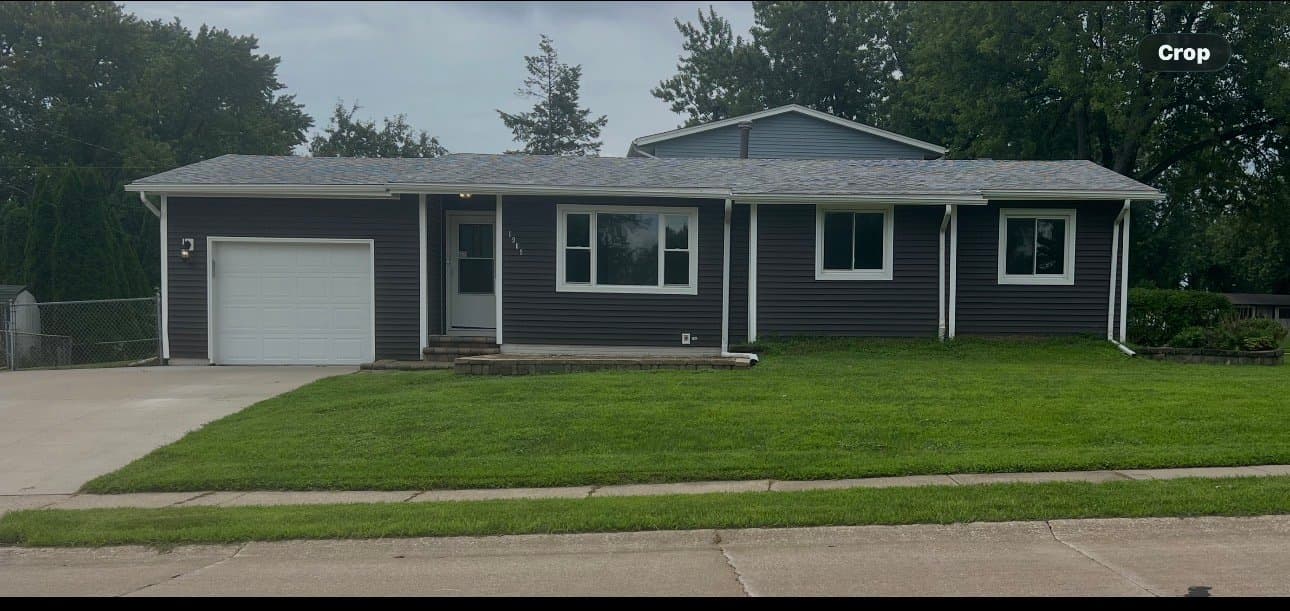 Bettendotf House: 1969 Queens Dr.