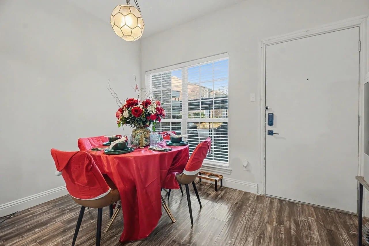 Dallas Condo: 8550 Fair Oaks Xing