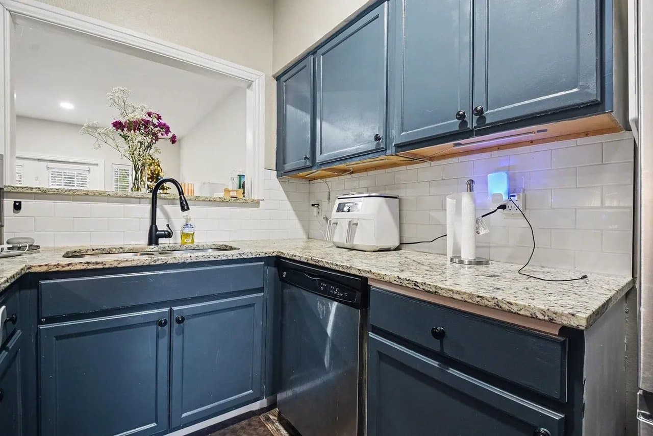 Dallas Condo: 8550 Fair Oaks Xing