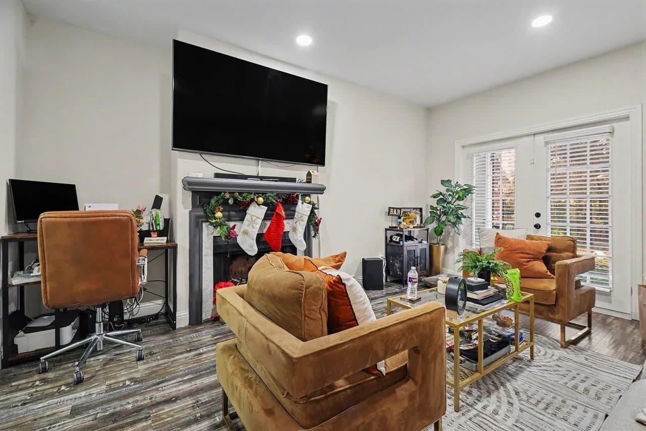 Dallas Condo: 8550 Fair Oaks Xing