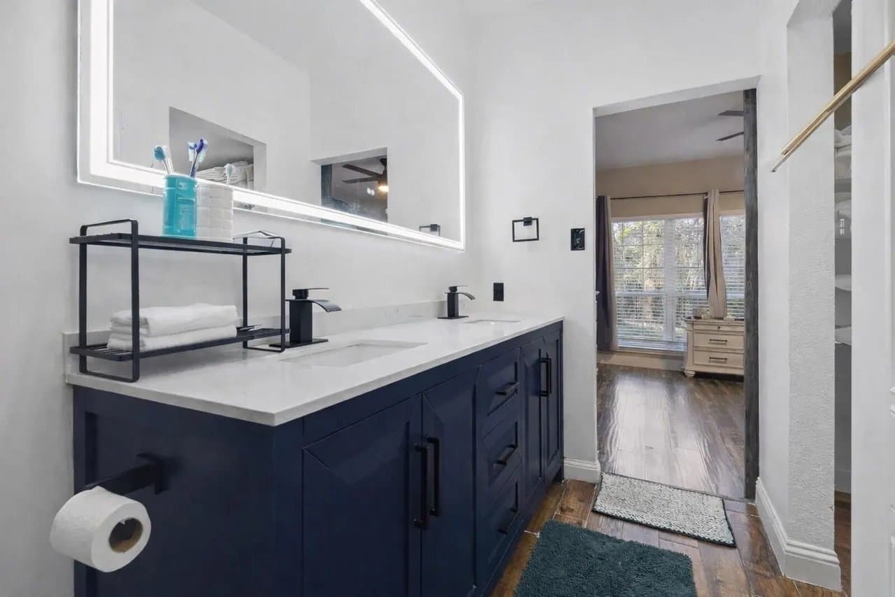 Dallas Condo: 8550 Fair Oaks Xing