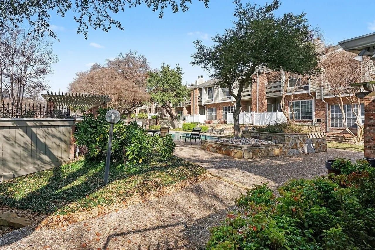 Dallas Condo: 8550 Fair Oaks Xing