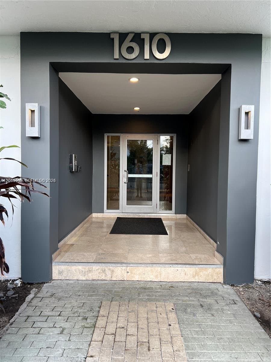 Miami Beach Condo: 1610 Lenox Ave