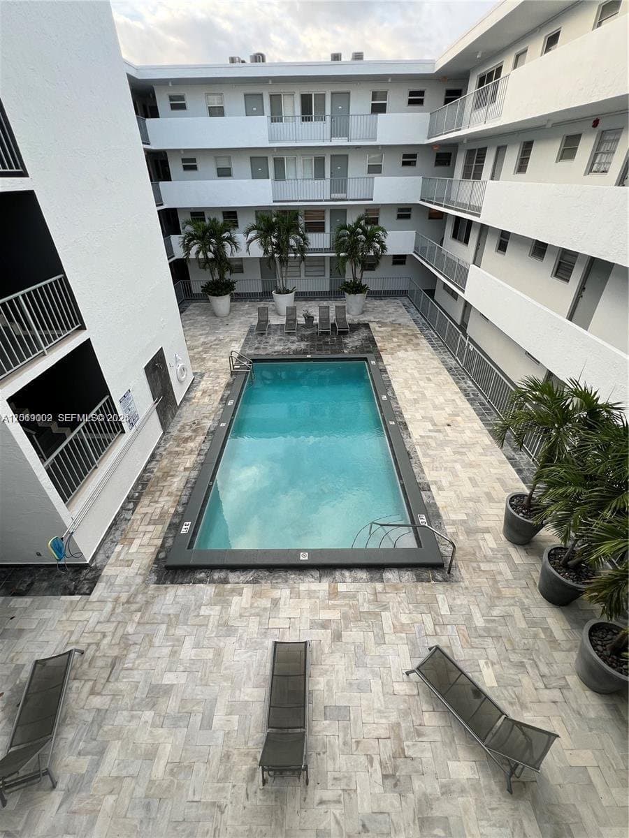 Miami Beach Condo: 1610 Lenox Ave