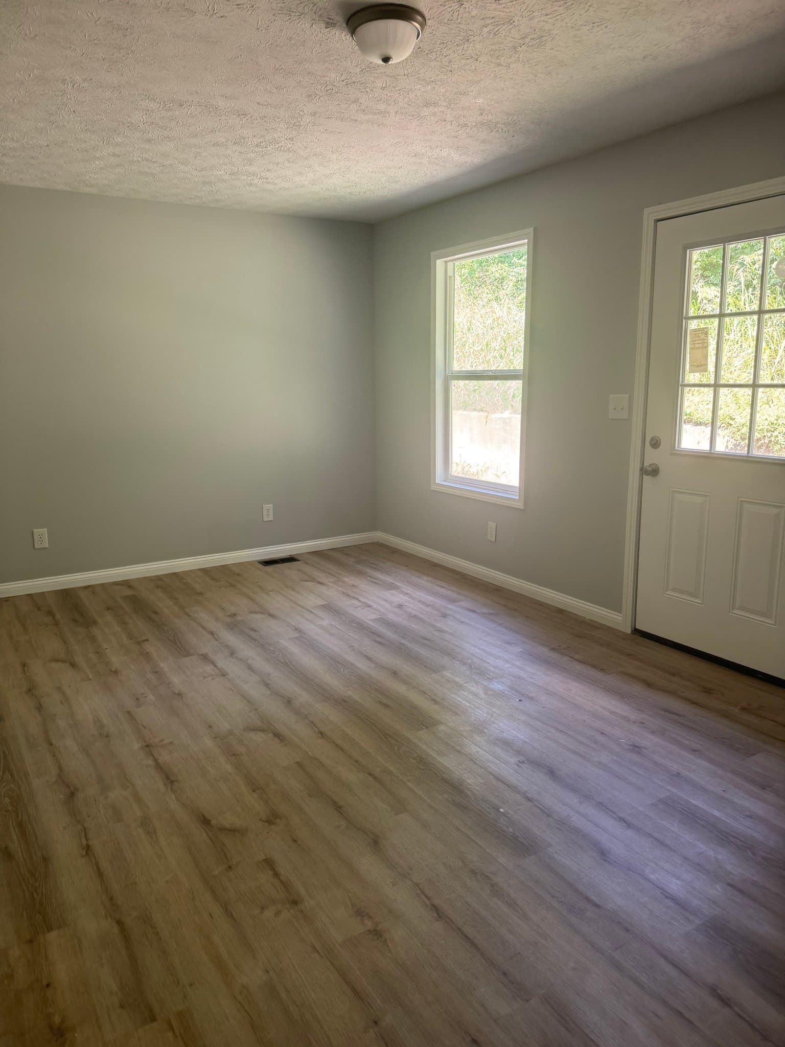 Vevay Apartment: 516 Peral St
