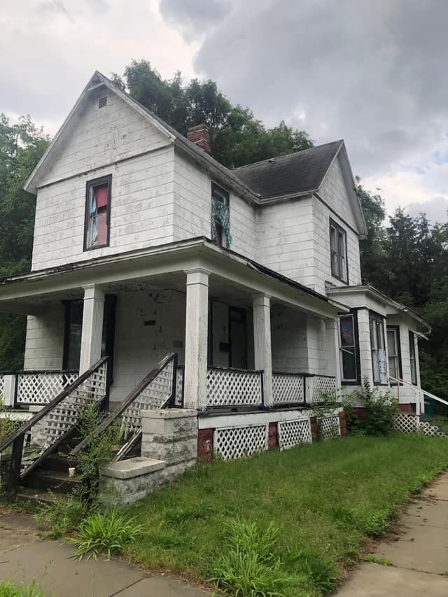 Decatur House: 1103 E Prairie St