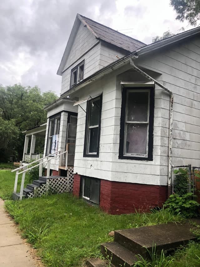 Decatur House: 1103 E Prairie St