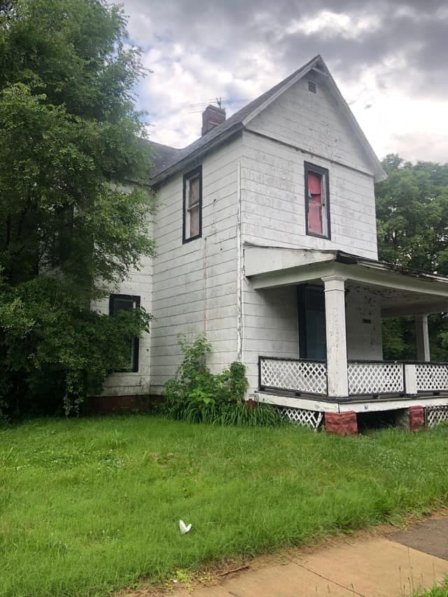 Decatur House: 1103 E Prairie St