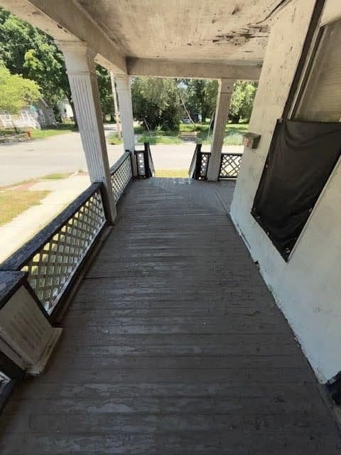 Decatur House: 1103 E Prairie St