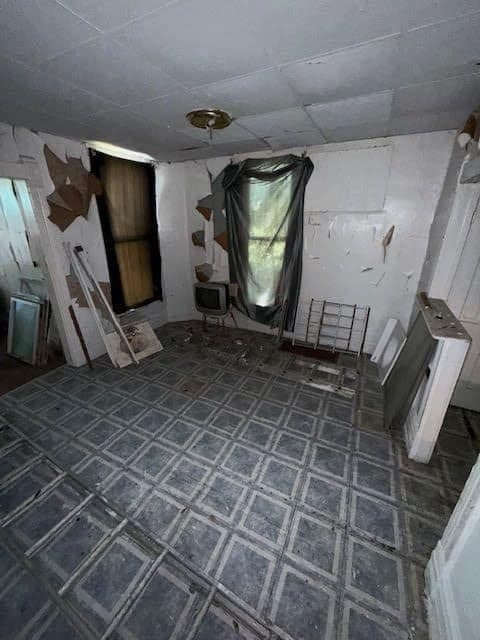 Decatur House: 1103 E Prairie St