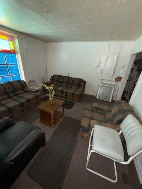 Decatur House: 1103 E Prairie St
