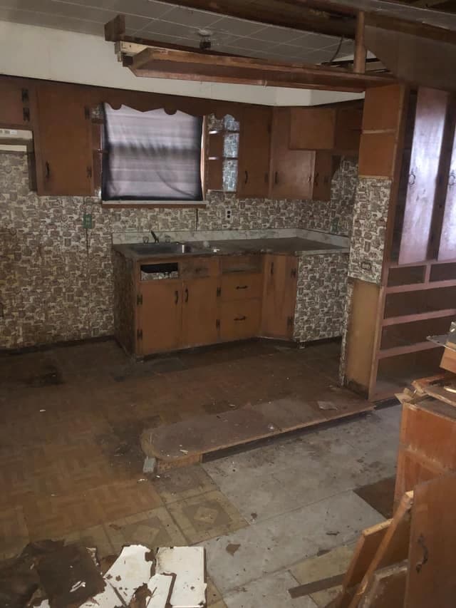 Decatur House: 1103 E Prairie St