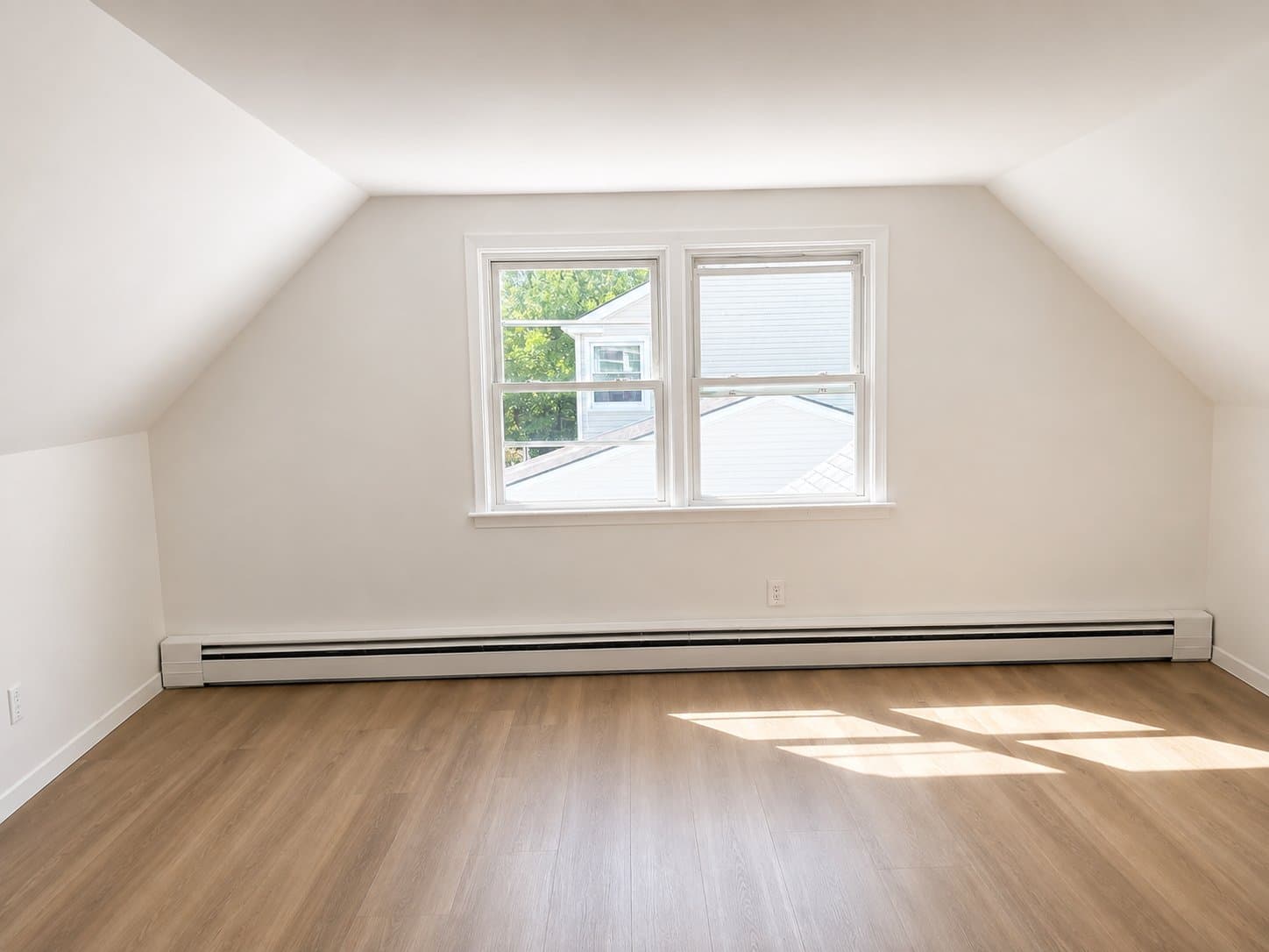 Willingboro House: 55 Bloomfield Ln