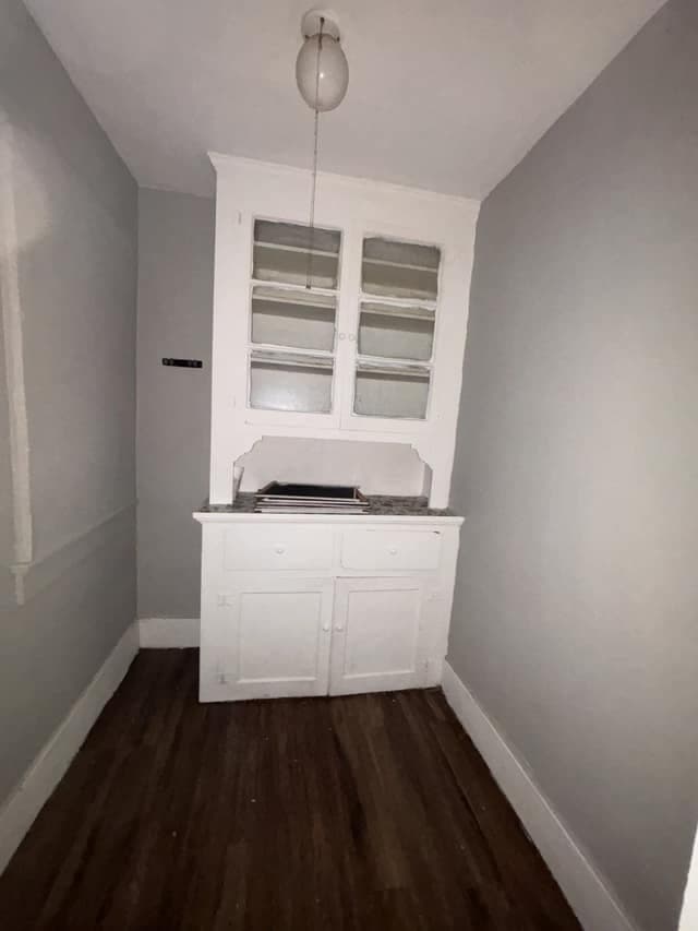 Decatur House: 238 W Peoria