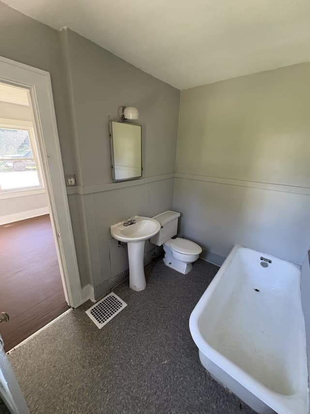 Decatur House: 238 W Peoria
