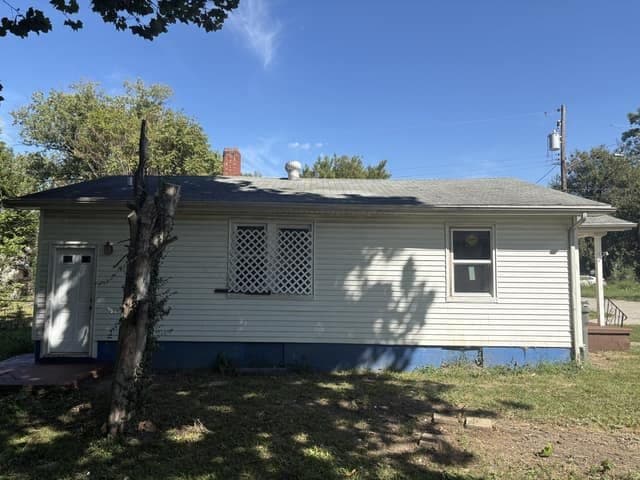 Decatur House: 238 W Peoria