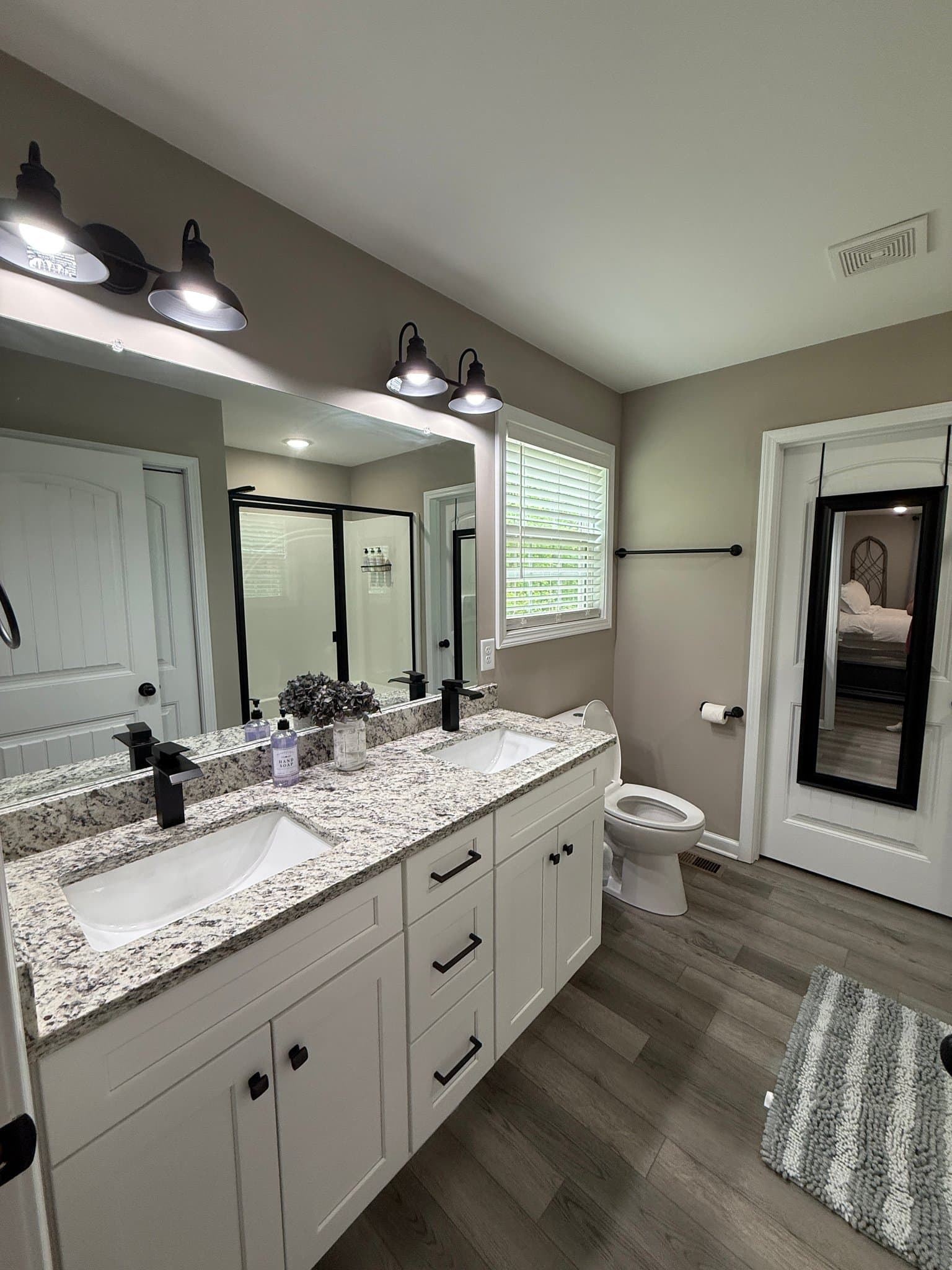 Charlotte House: 999 Promise Land Rd
