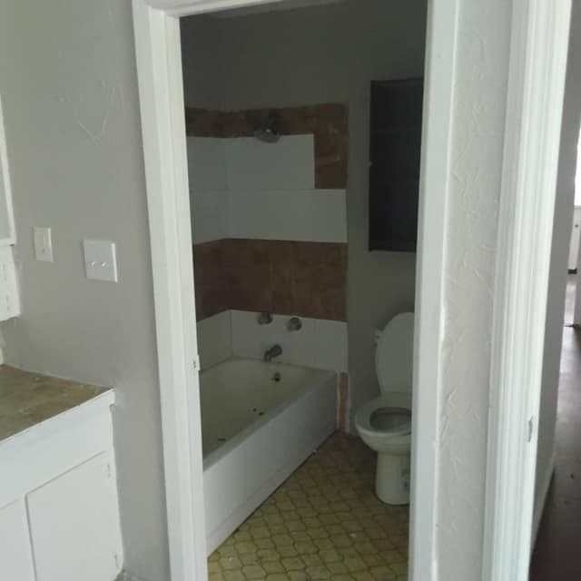 Jackson House: 844 Combs St