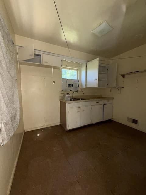Flint House: 3501 Milbourne Ave