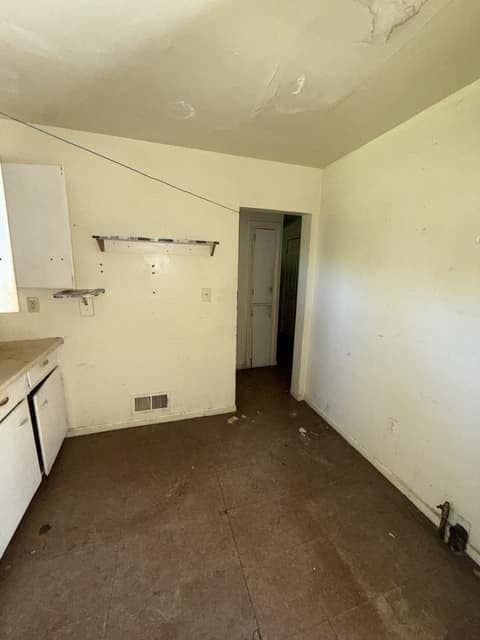 Flint House: 3501 Milbourne Ave