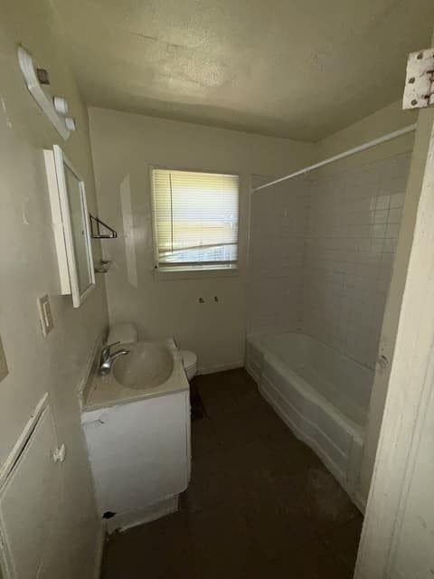 Flint House: 3501 Milbourne Ave