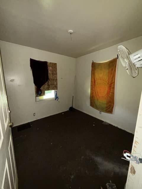 Flint House: 3501 Milbourne Ave