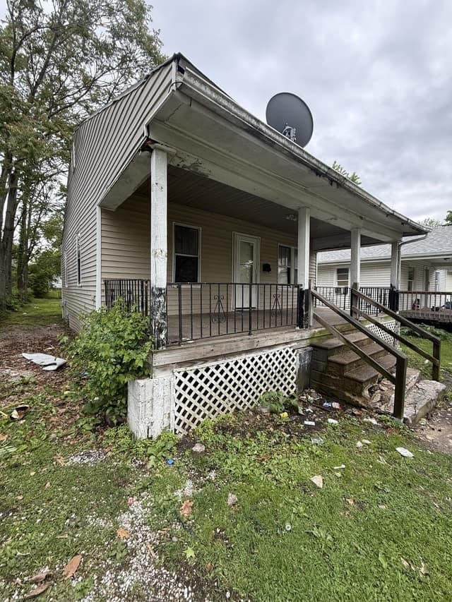 Decatur House: 1303 E Whitmer St
