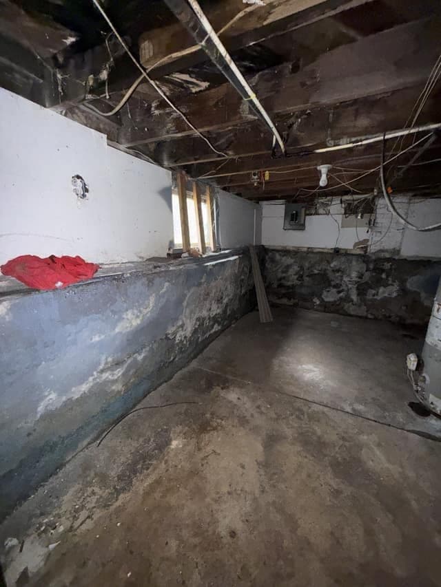 Decatur House: 1303 E Whitmer St