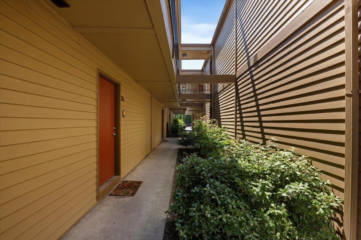 Beaverton Apartment: 3950 SW 102nd Ave