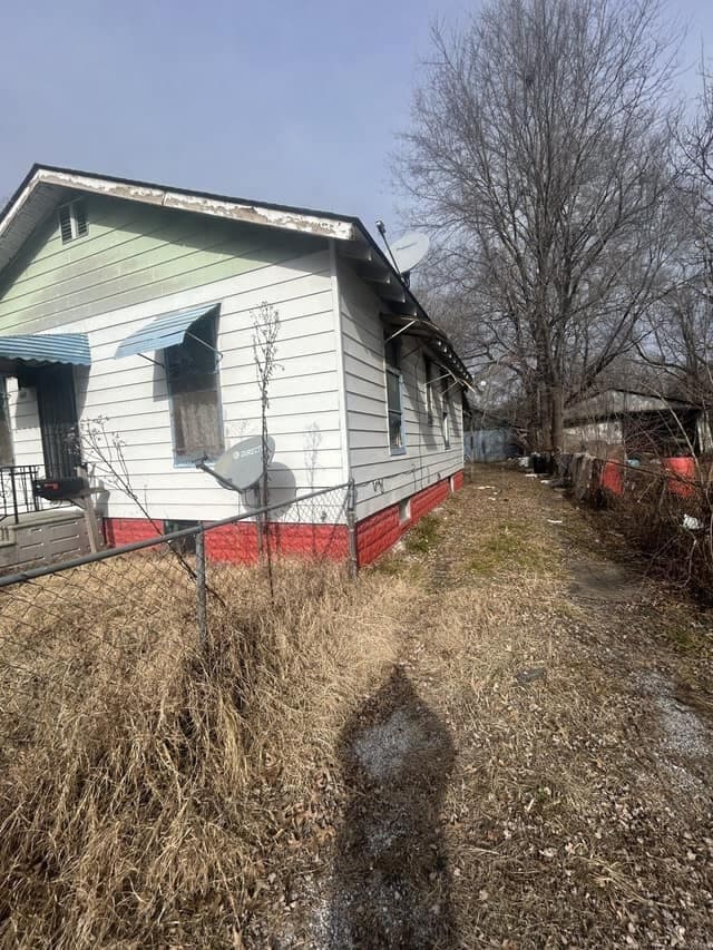 East St. Louis House: 5617 Warren Ave