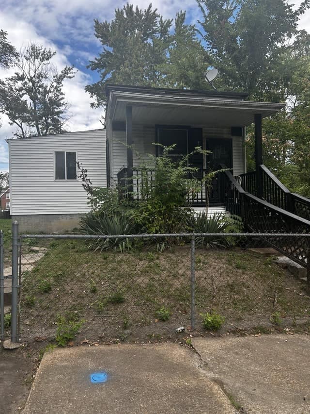 St. Louis House: 5417 Ruskin Ave
