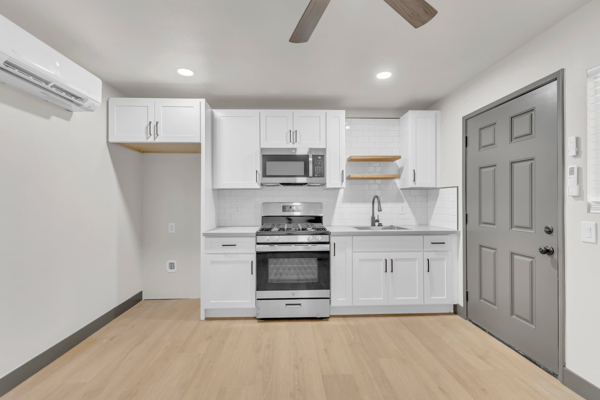 Bakersfield Apartment: 13754 Rosedale Hwy