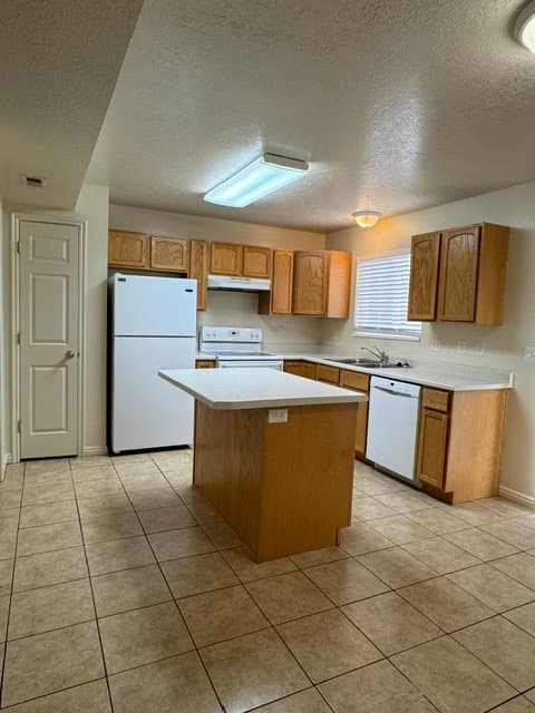 Logan Townhome: 961 N 100 W