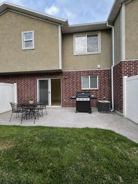 Logan Townhome: 961 N 100 W