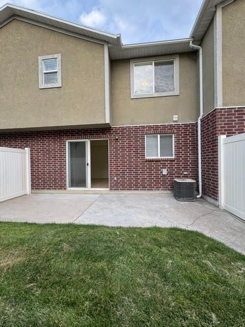 Logan Townhome: 961 N 100 W