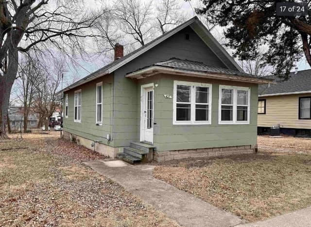 Macomb House: 437 W Pierce St