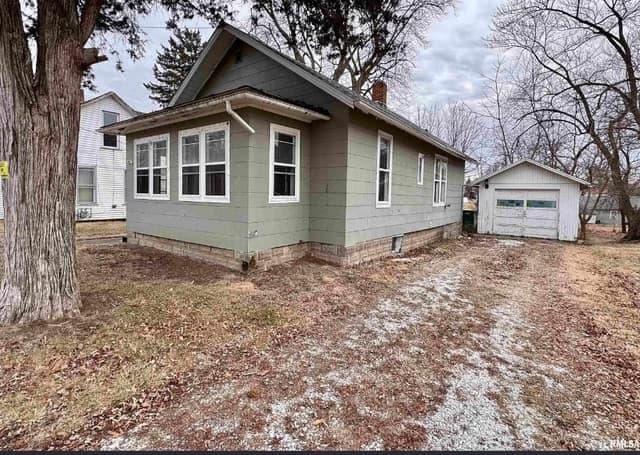 Macomb House: 437 W Pierce St