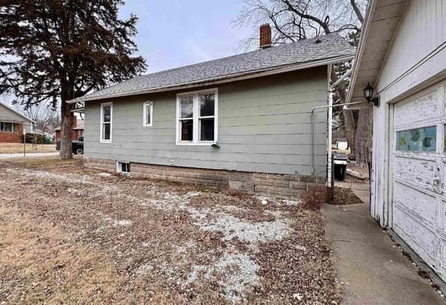 Macomb House: 437 W Pierce St