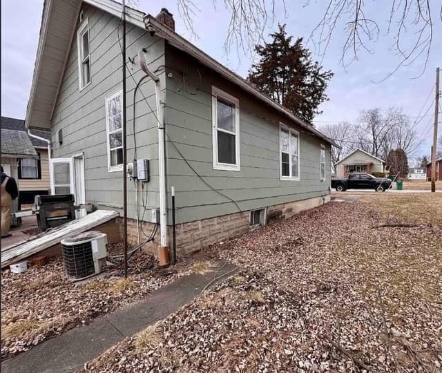Macomb House: 437 W Pierce St