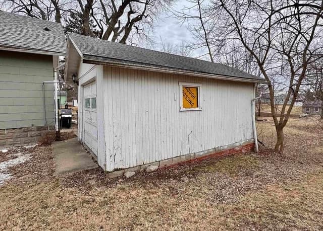 Macomb House: 437 W Pierce St