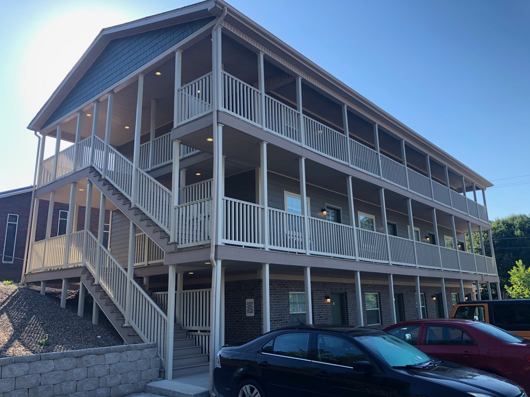 Huntington Apartment: 1604 Spring Valley Dr