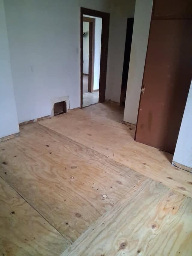 St. Louis House: 1422 N 54th St E