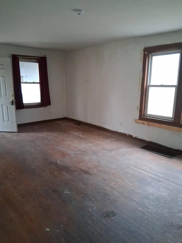 St. Louis House: 1422 N 54th St E