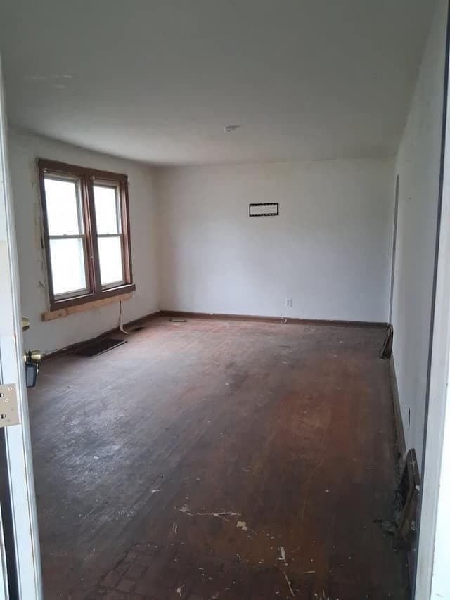 St. Louis House: 1422 N 54th St E