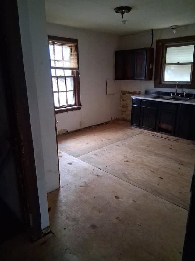 St. Louis House: 1422 N 54th St E