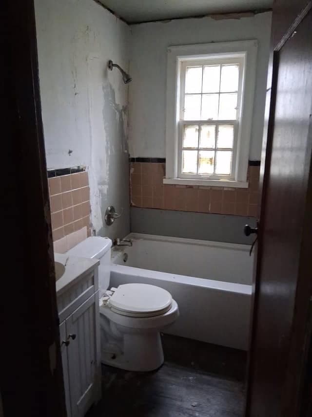 St. Louis House: 1422 N 54th St E