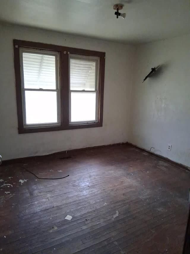 St. Louis House: 1422 N 54th St E