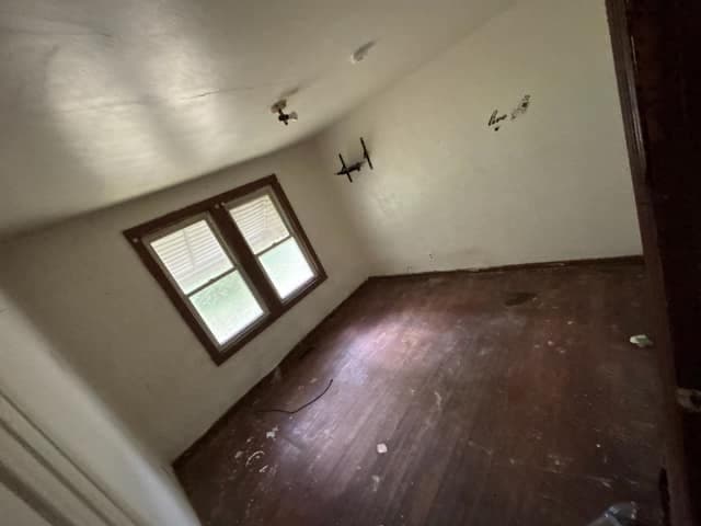 St. Louis House: 1422 N 54th St E
