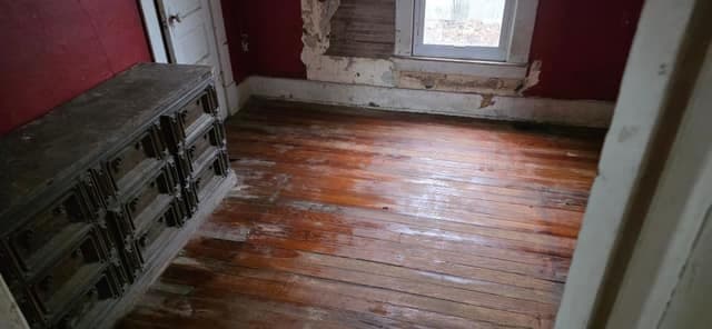 Centralia House: 1119 S Brookside Ave